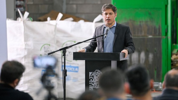 Kicillof firmó convenios para el saneamiento del Basural Municipal de Tres Lomas